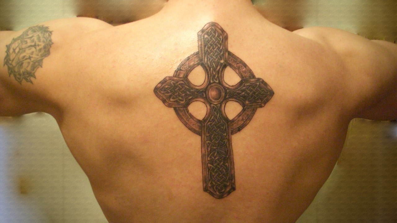 Tattoo на спине мужские крест